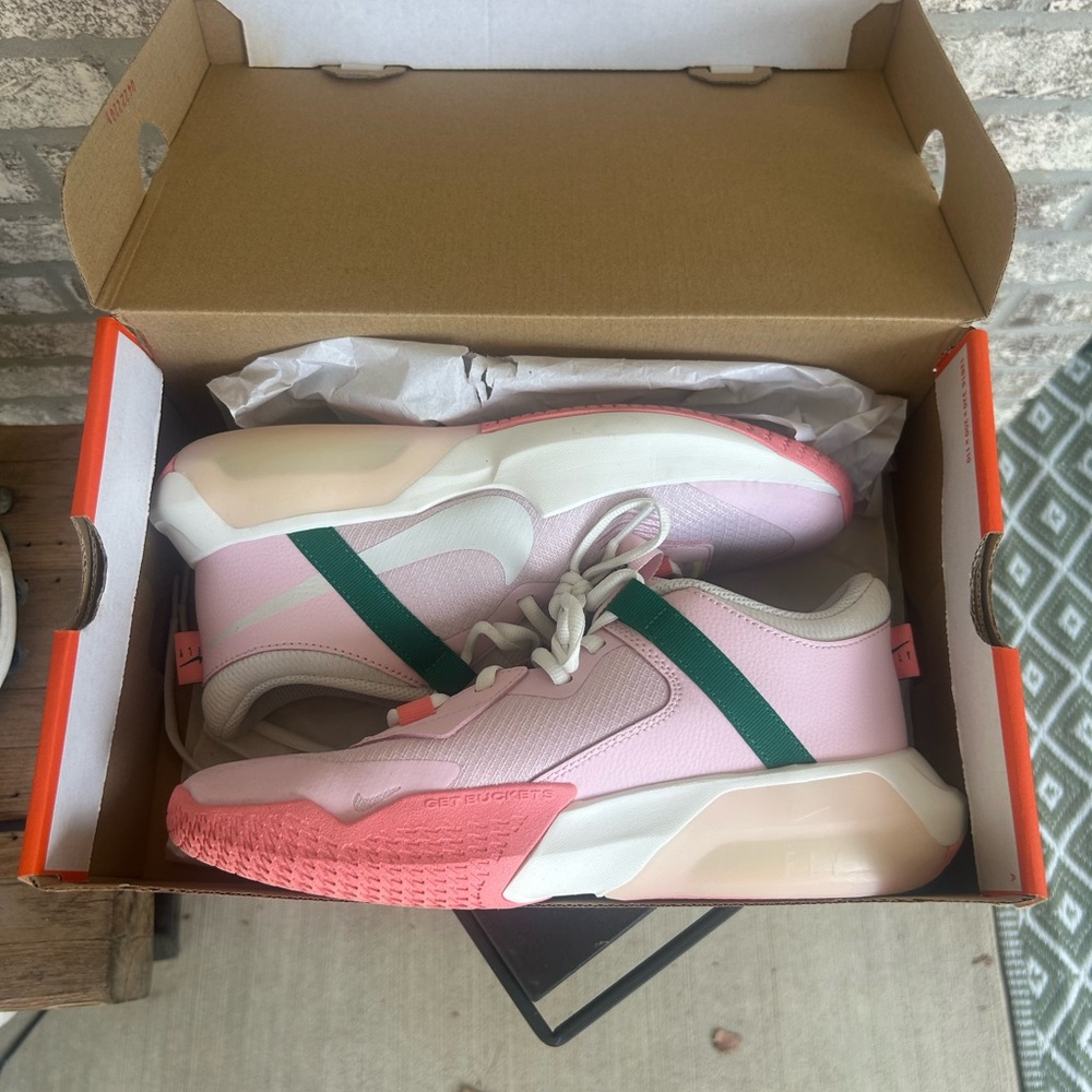 Nike Air Zoom Crossover (Gs) Pink and Green Basketball Sneakers Grade school